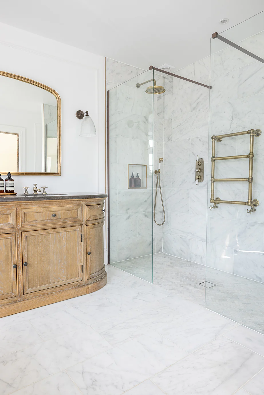 Carrara Bianco Honed Marble Tiles - Image 3