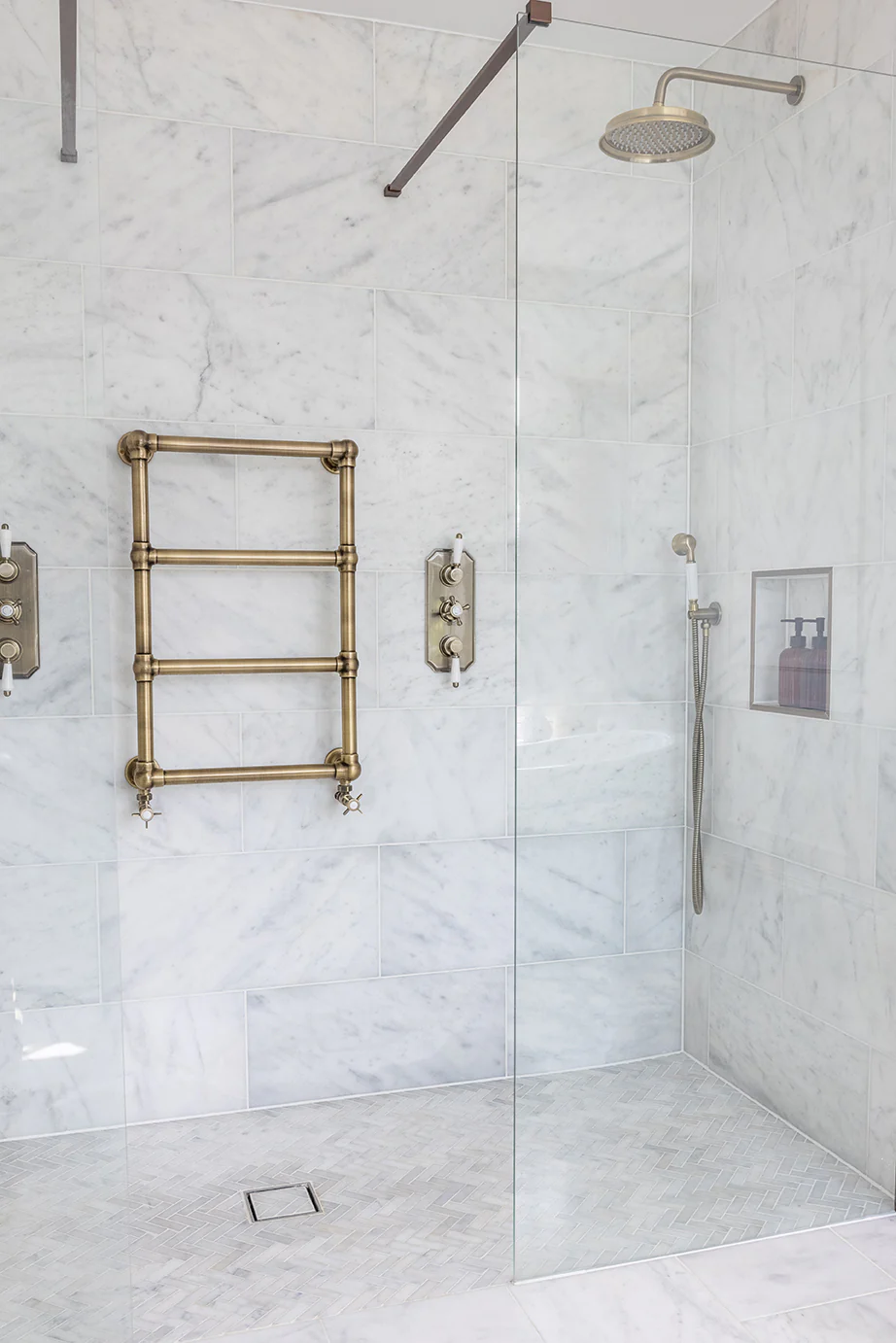 Carrara Bianco Honed Marble Tiles - Image 6