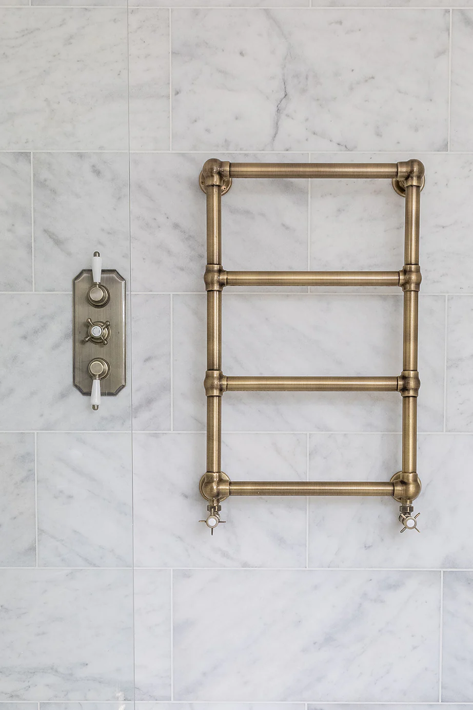 Carrara Bianco Honed Marble Tiles - Image 7