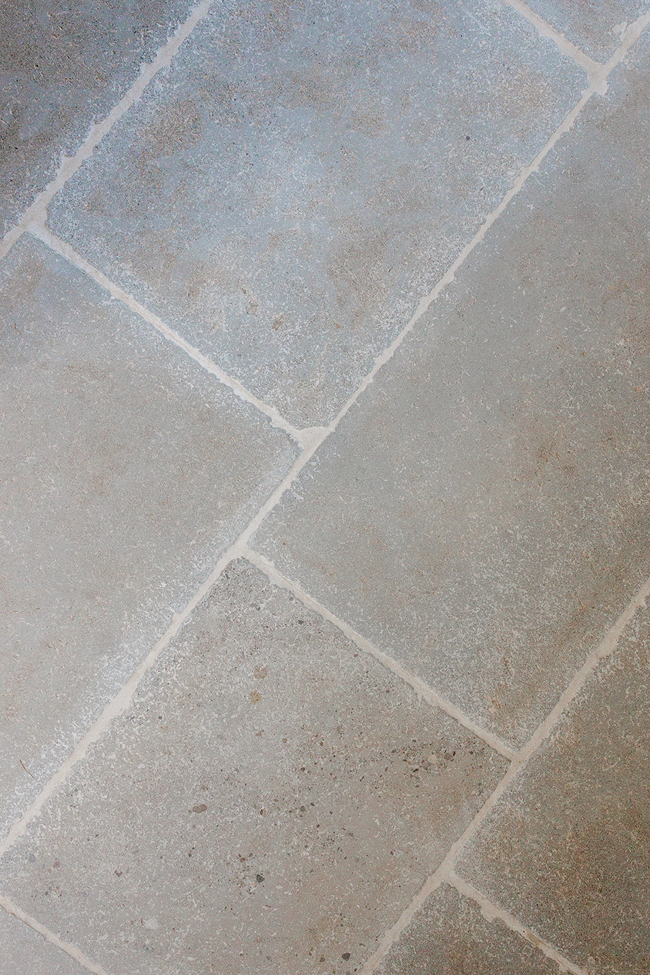 Clermont Gris® Aged Tumbled Limestone Tiles - Image 12
