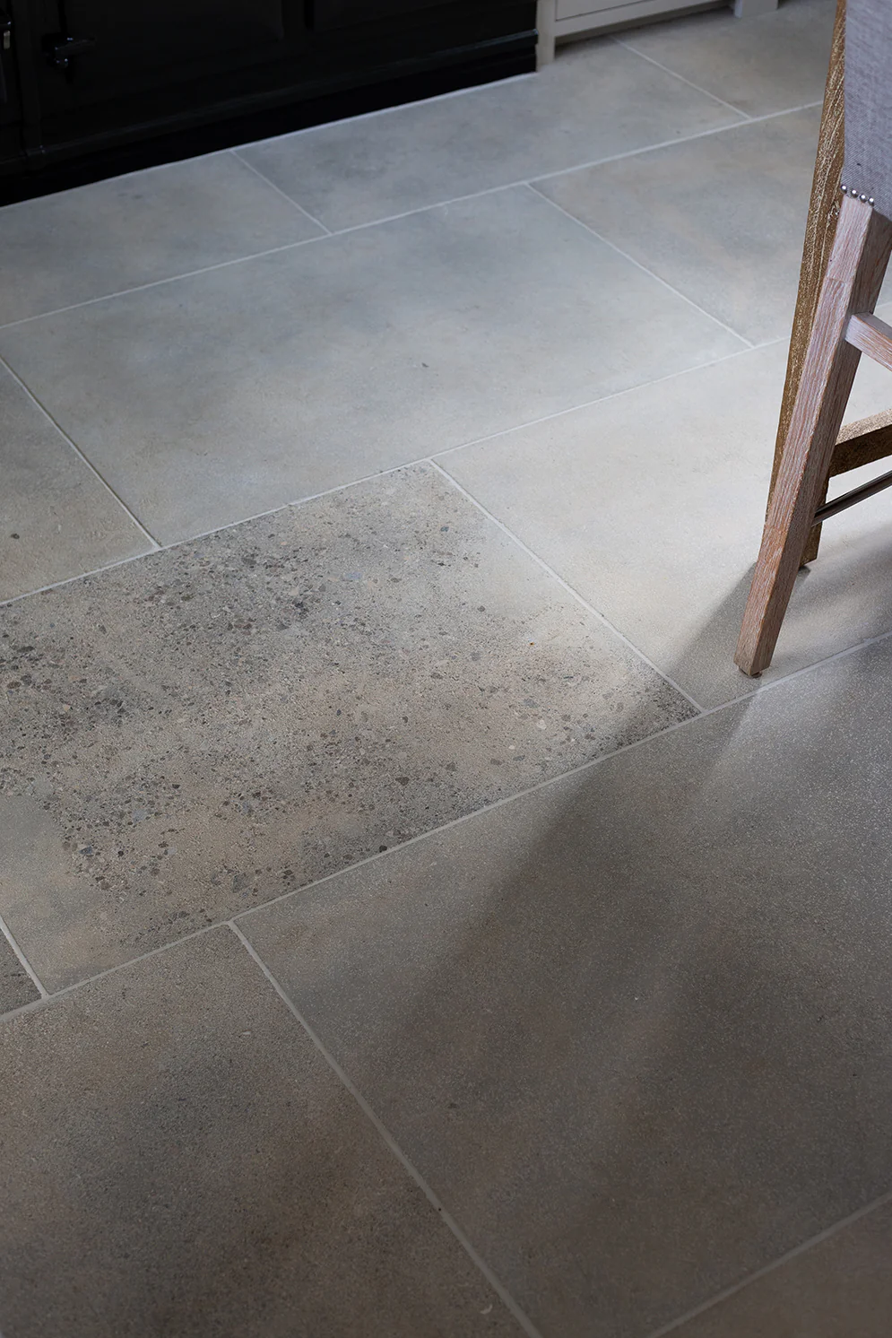 Clermont GrisĀ® Lightly Tumbled Limestone Tiles - Image 3