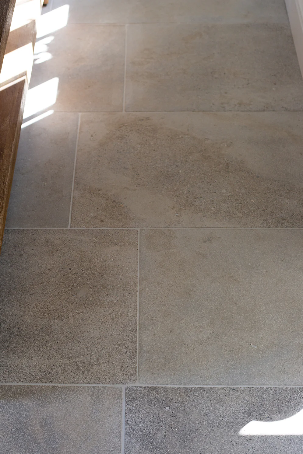 Clermont GrisĀ® Lightly Tumbled Limestone Tiles - Image 7