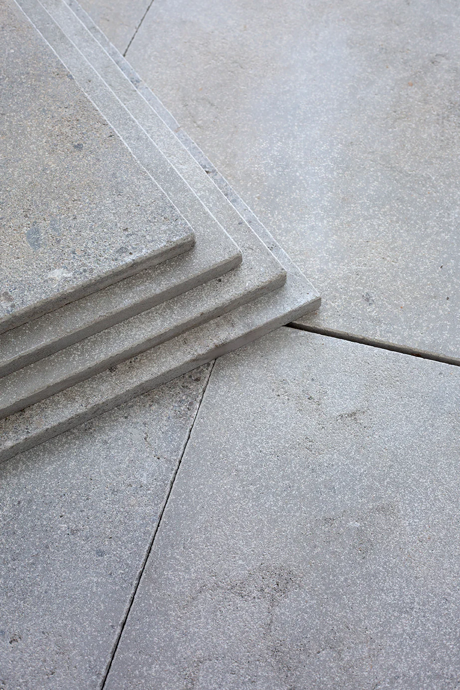 Clermont GrisĀ® Lightly Tumbled Limestone Tiles - Image 9