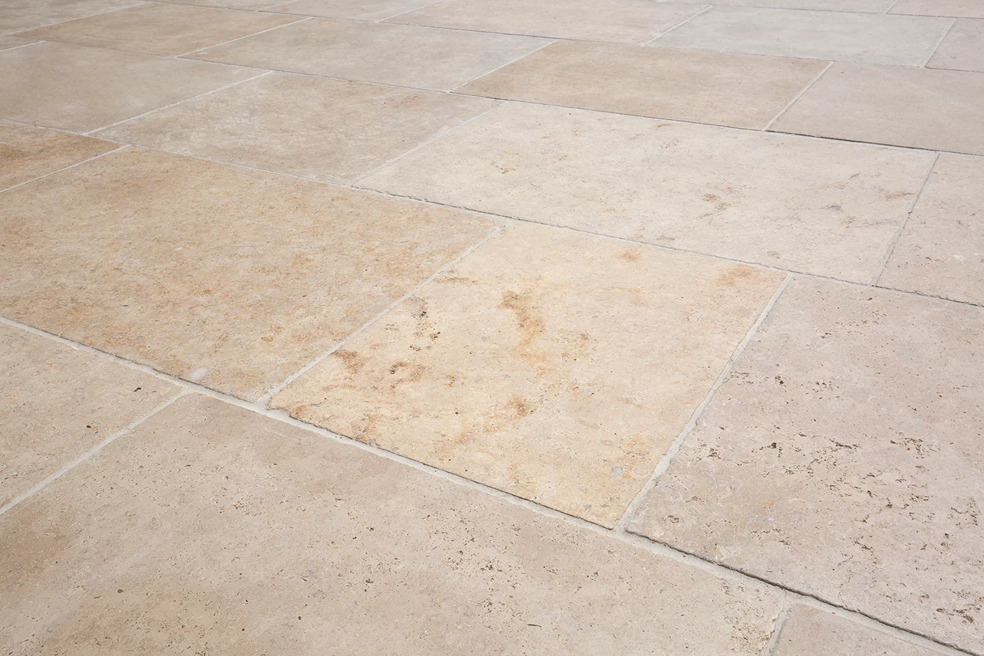 Dijon Blend Tumbled Limestone Tiles - Image 18