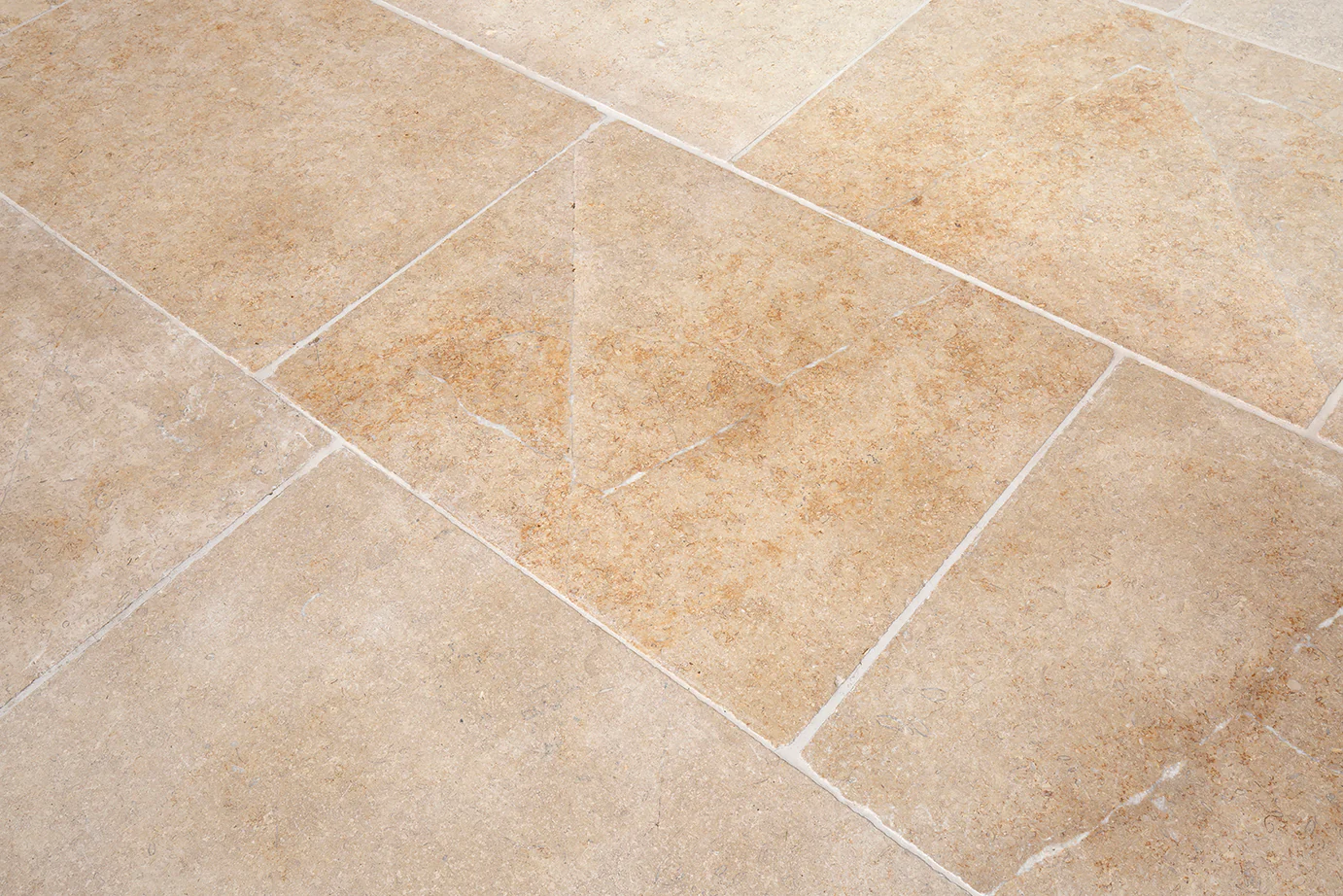 Dijon Blend Tumbled Limestone Tiles - Image 20