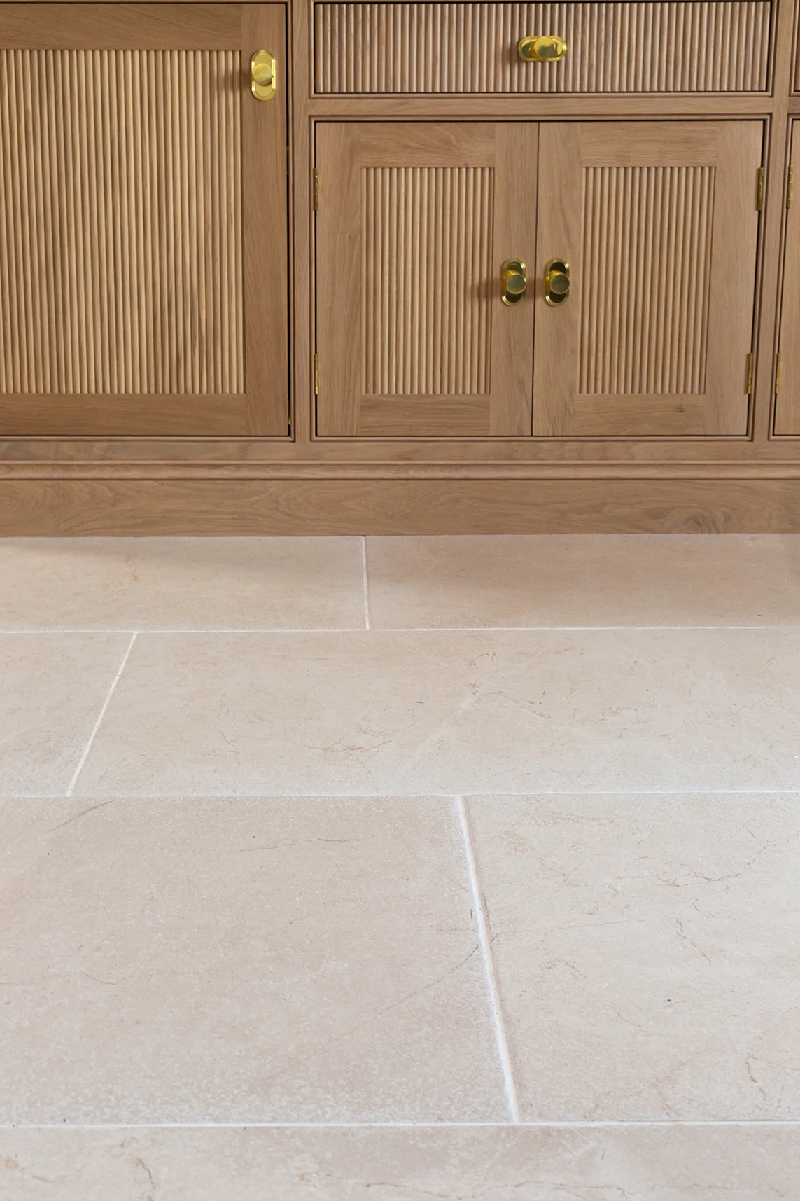 Dorchester Aged White Stone Effect Porcelain Tiles - Image 17