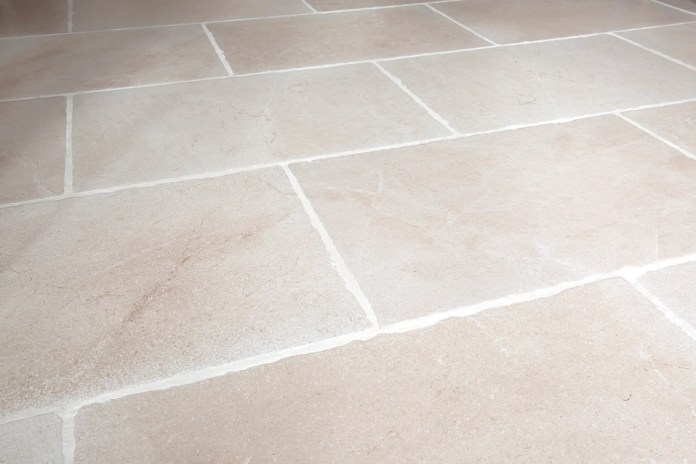 Dorchester Aged White Stone Effect Porcelain Tiles - Image 19