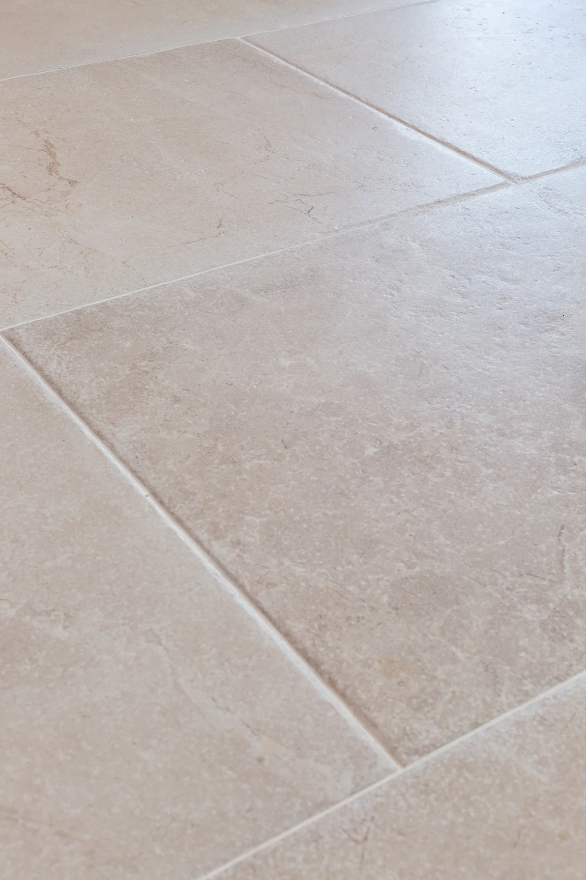 Dorchester Aged White Stone Effect Porcelain Tiles - Image 20