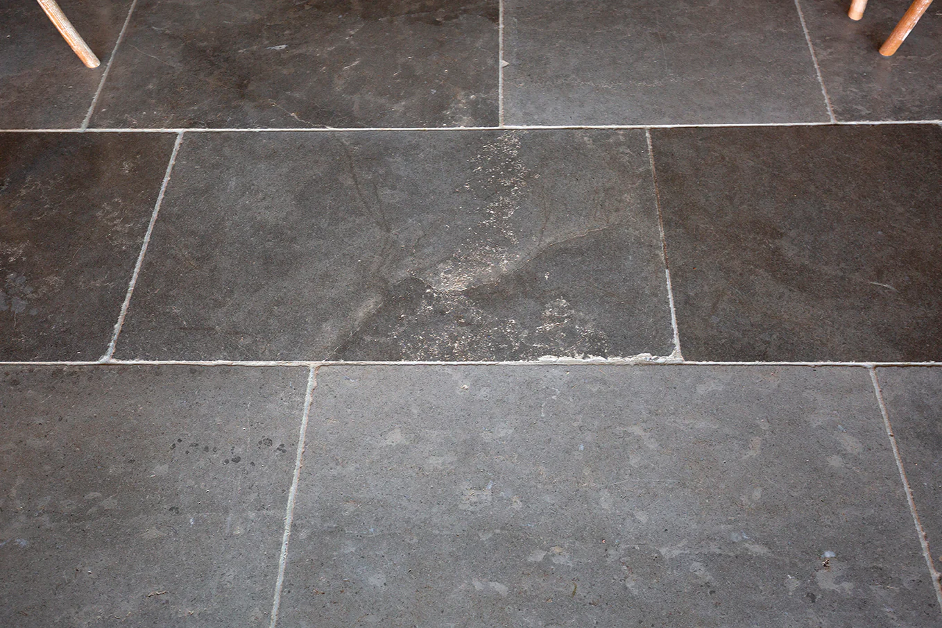 Farrow Blend Tumbled Limestone Paving - Image 4