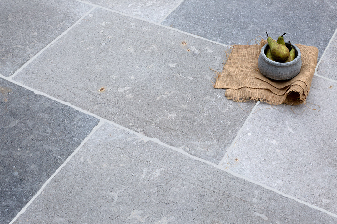 Farrow Blend Tumbled Limestone Tiles - Image 10