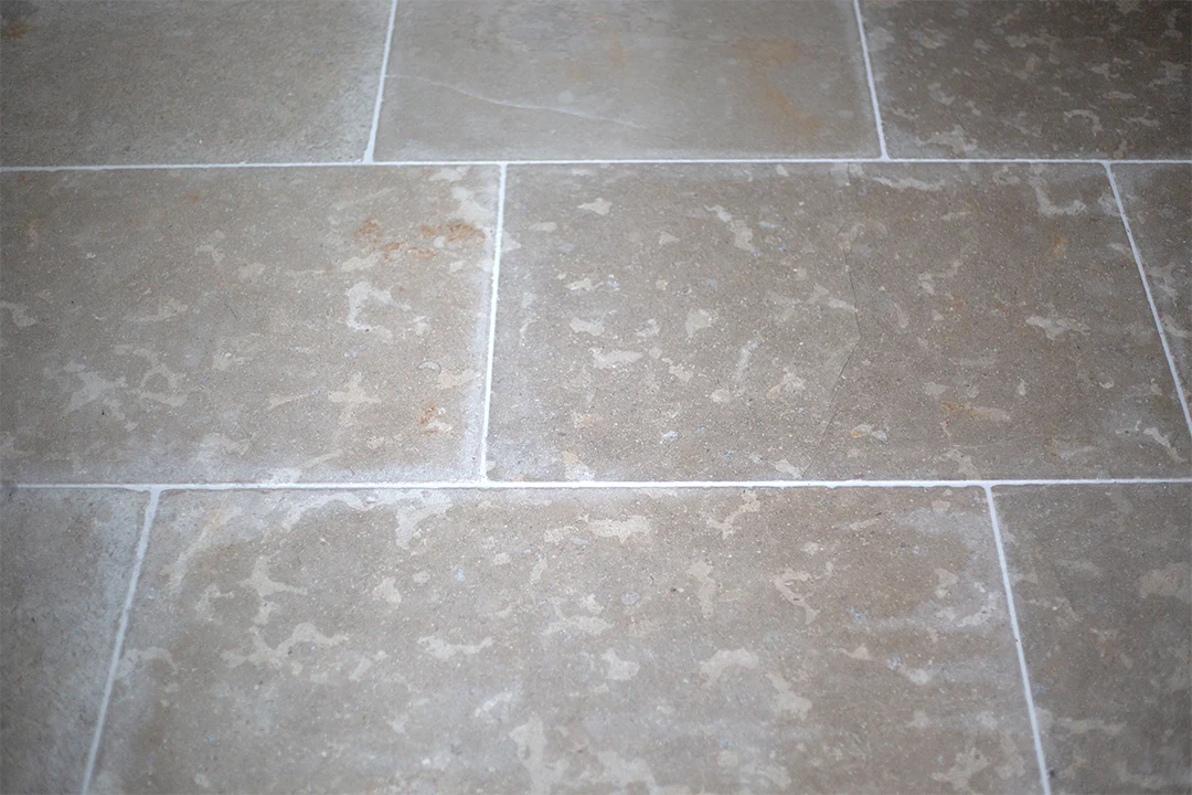 Farrow Blend Tumbled Limestone Tiles - Image 7