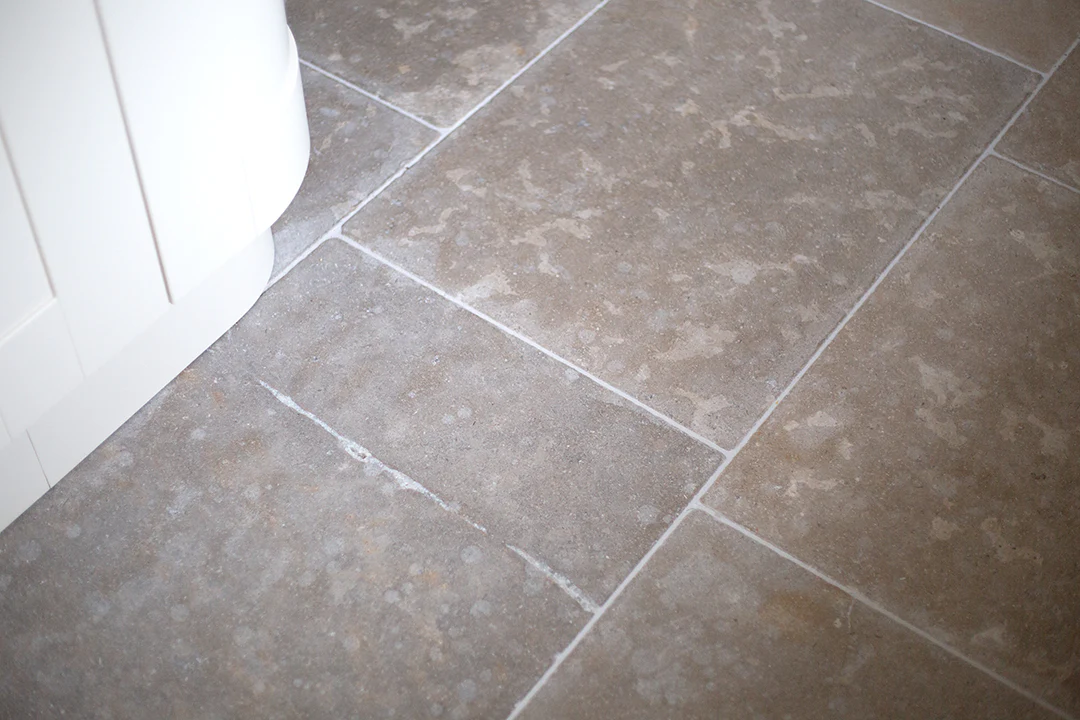 Farrow Blend Tumbled Limestone Tiles - Image 8