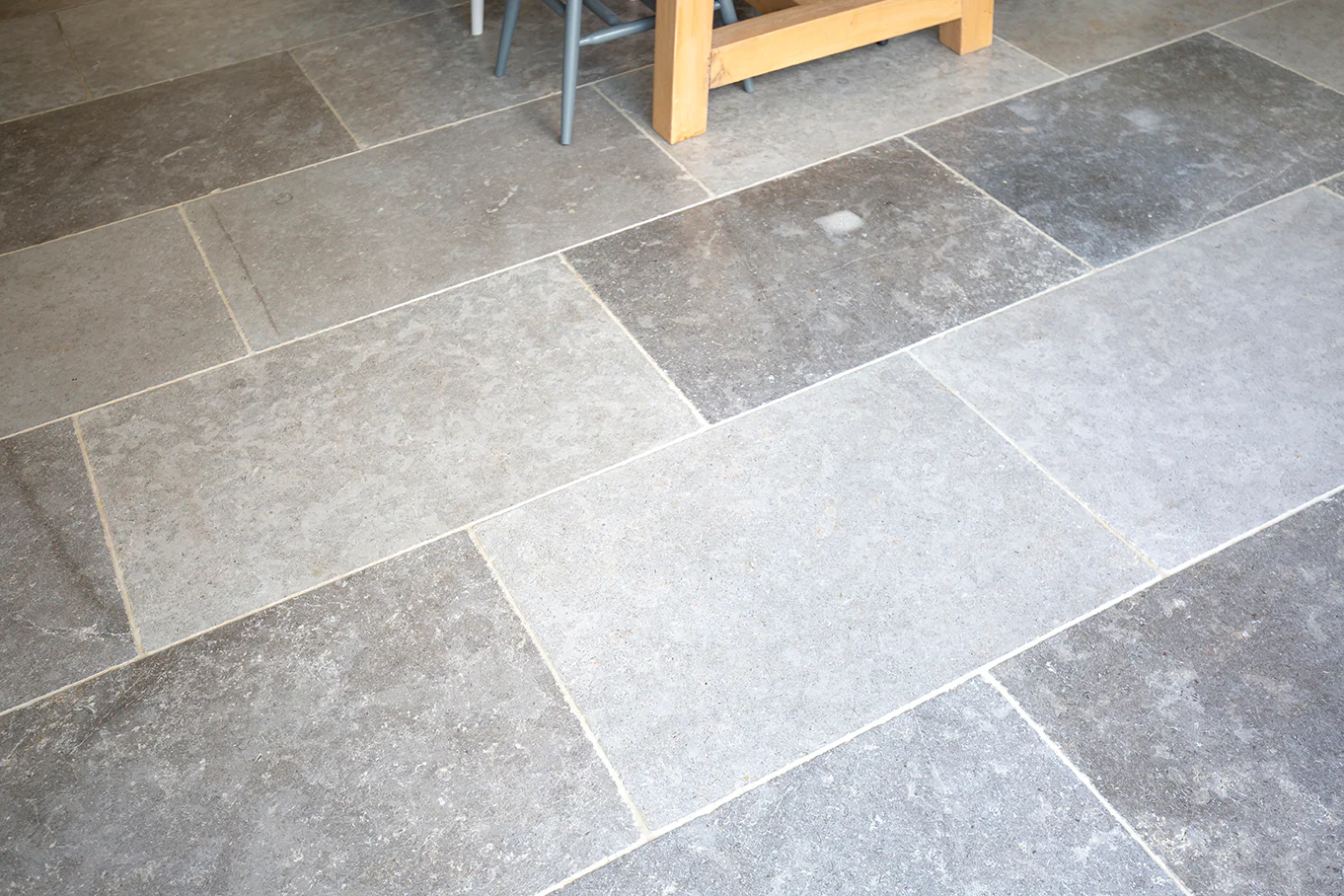 Farrow Grey Tumbled Limestone Tiles - Image 10