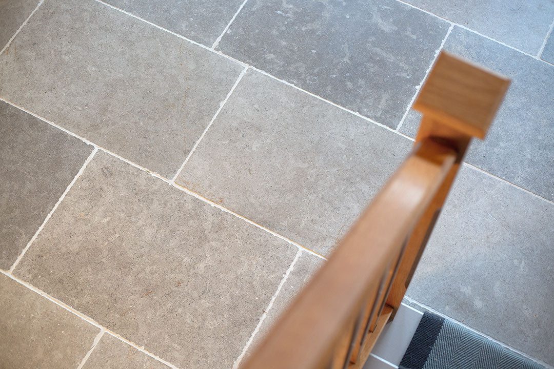 Farrow Grey Tumbled Limestone Tiles - Image 9