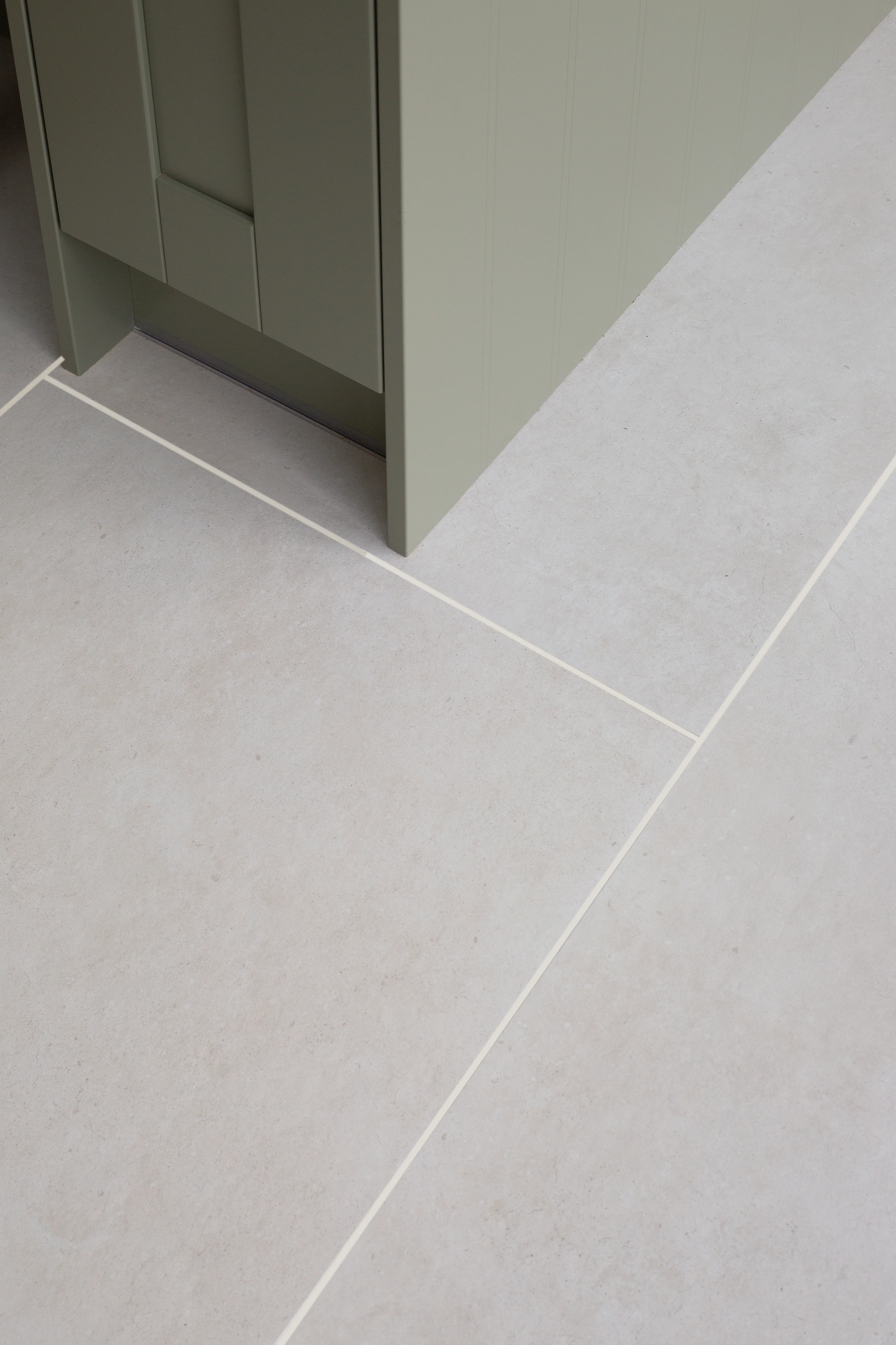 Frome White Stone Effect Porcelain Tiles - Image 6