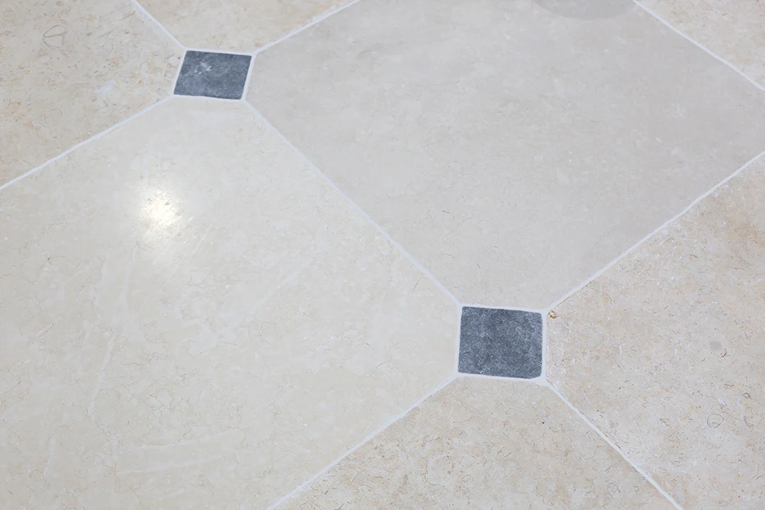 Light Jerusalem Manoir Tumbled Limestone Tiles - Image 4