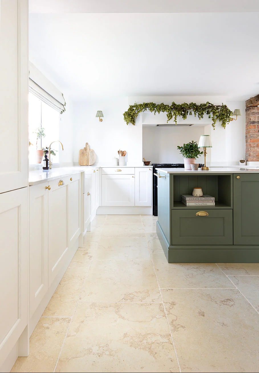 Monte Carlo Tumbled Limestone Tiles - Image 14