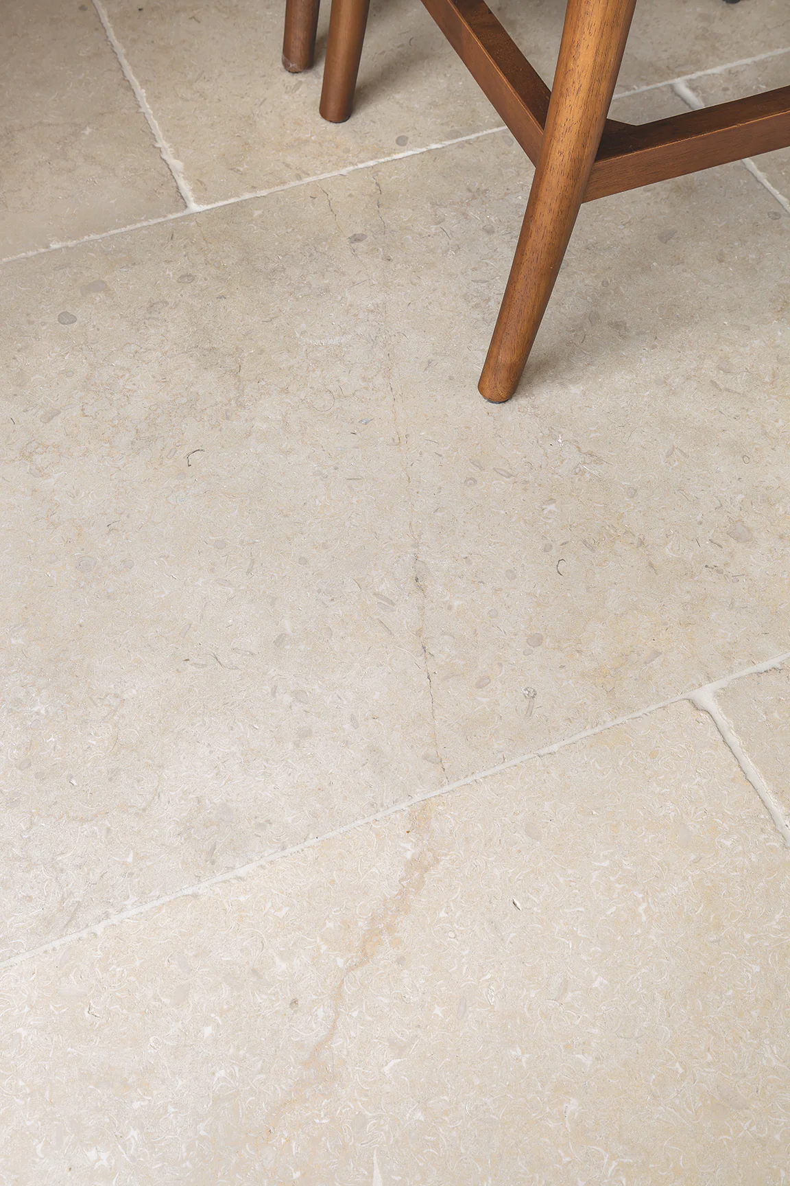 Monte Carlo Tumbled Limestone Tiles - Image 16