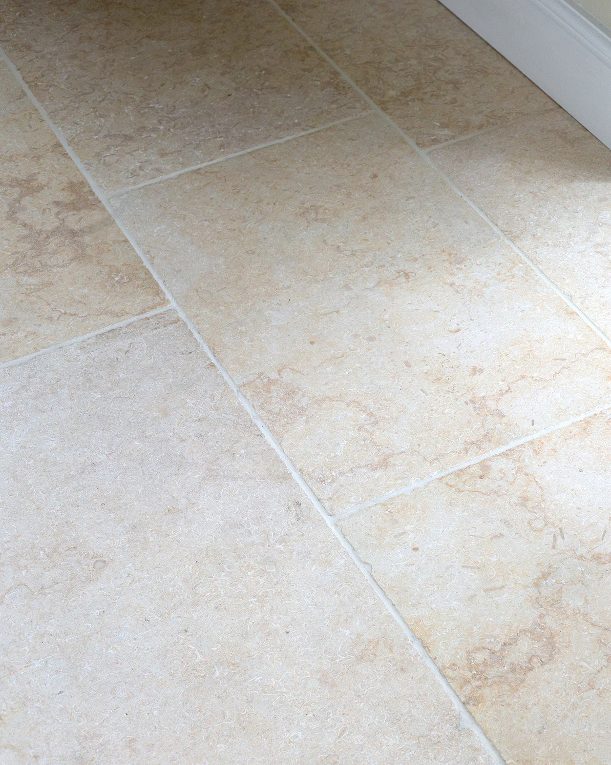 Monte Carlo Tumbled Limestone Tiles - Image 17