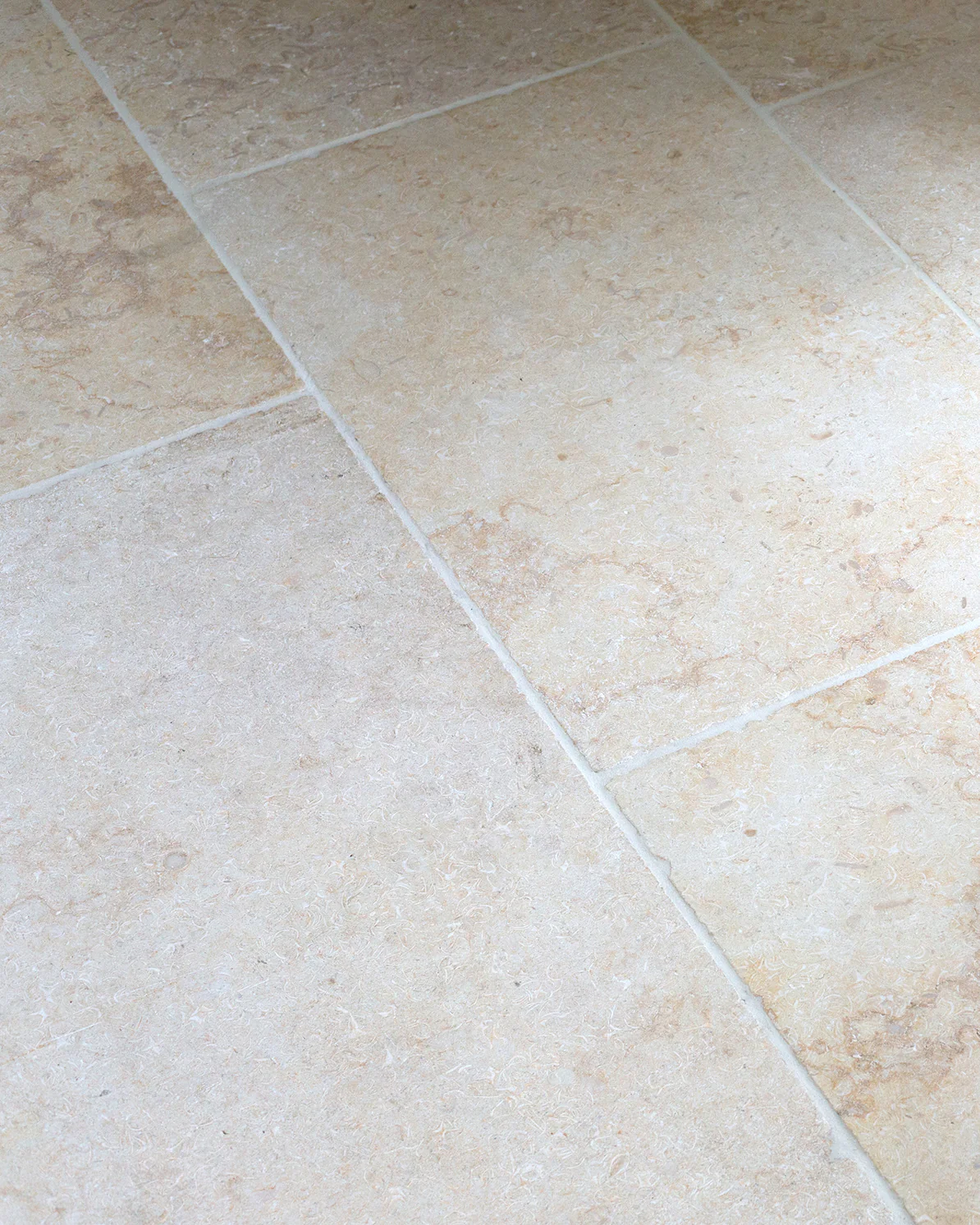 Monte Carlo Tumbled Limestone Pavers - Image 4