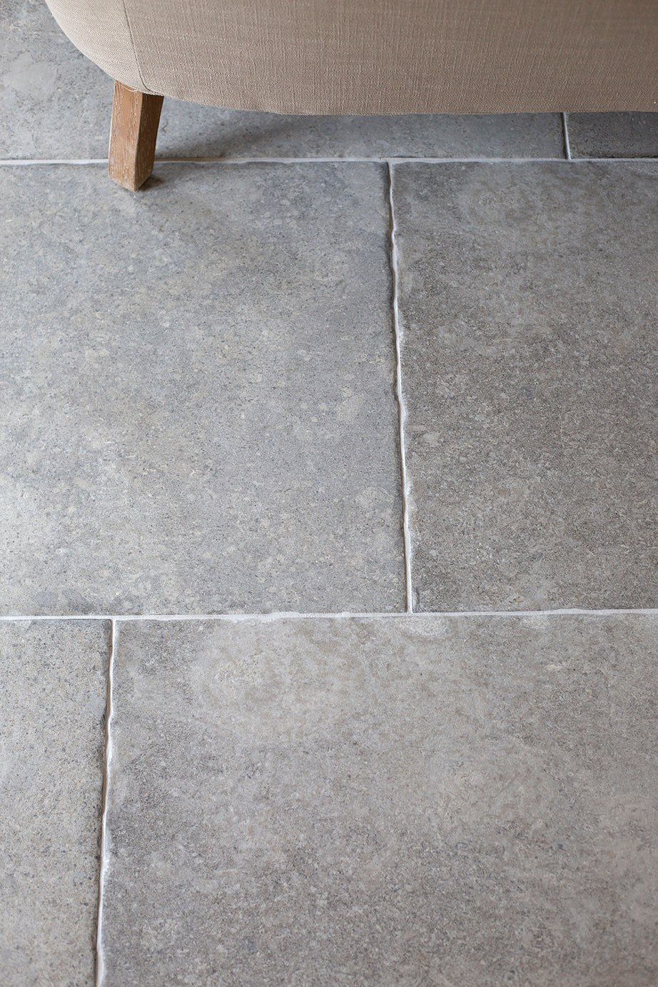 Montpellier Gris Tumbled Effect Porcelain Tiles - Image 3