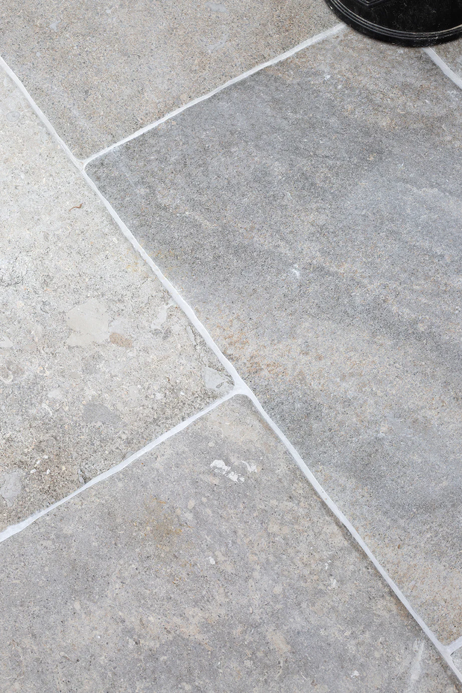 Montpellier Gris Tumbled Porcelain Paving - Image 3