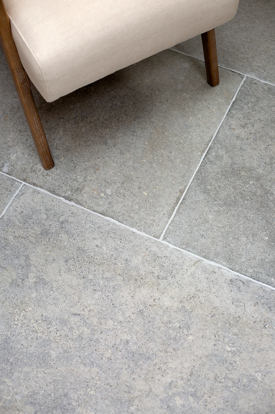 Montpellier Gris Tumbled Porcelain Paving - Image 4