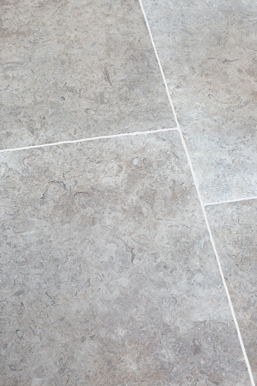 Morston Grey Tumbled Limestone Tiles - Image 3