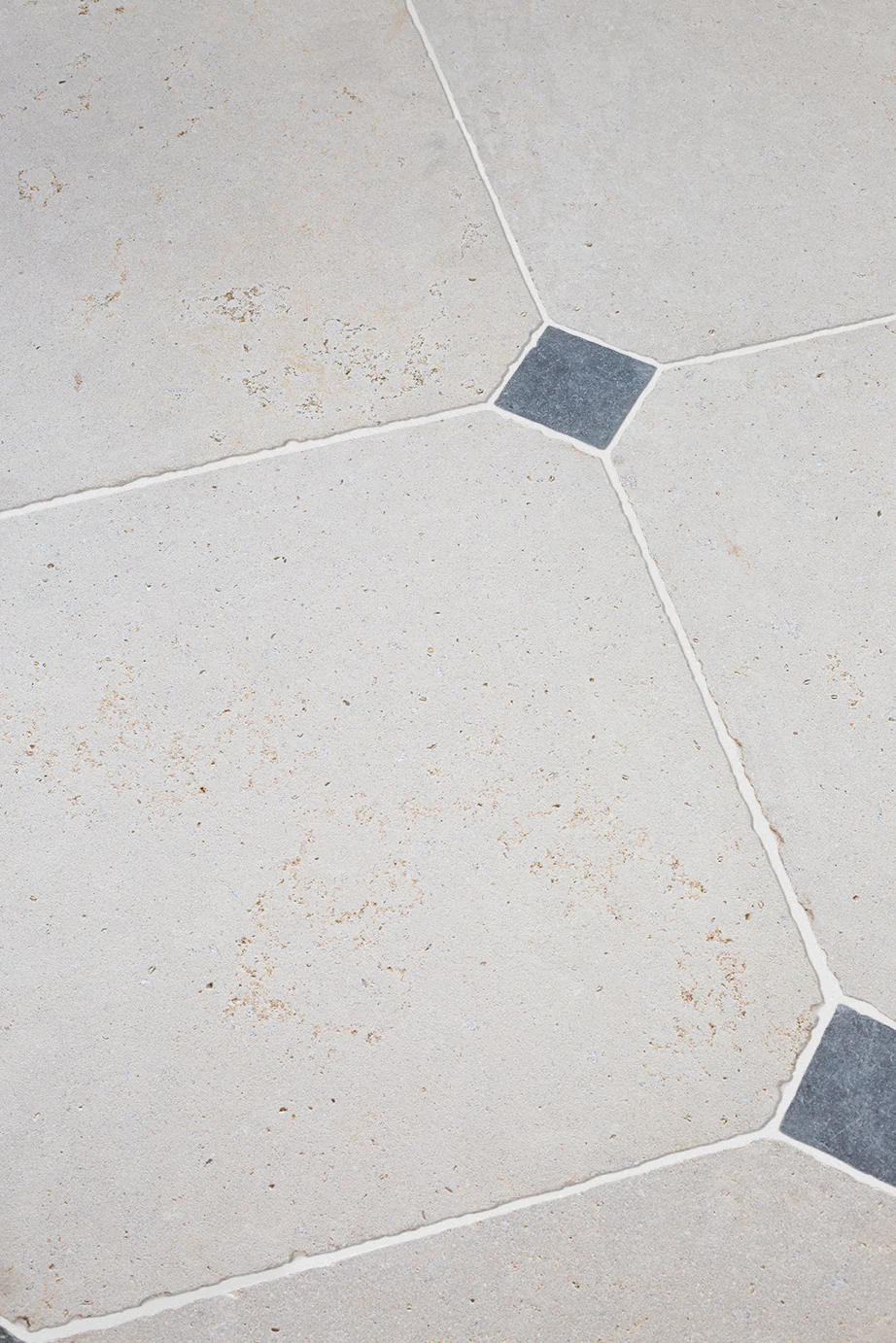 Versailles Manoir Cabochon Limestone Tiles - Image 10