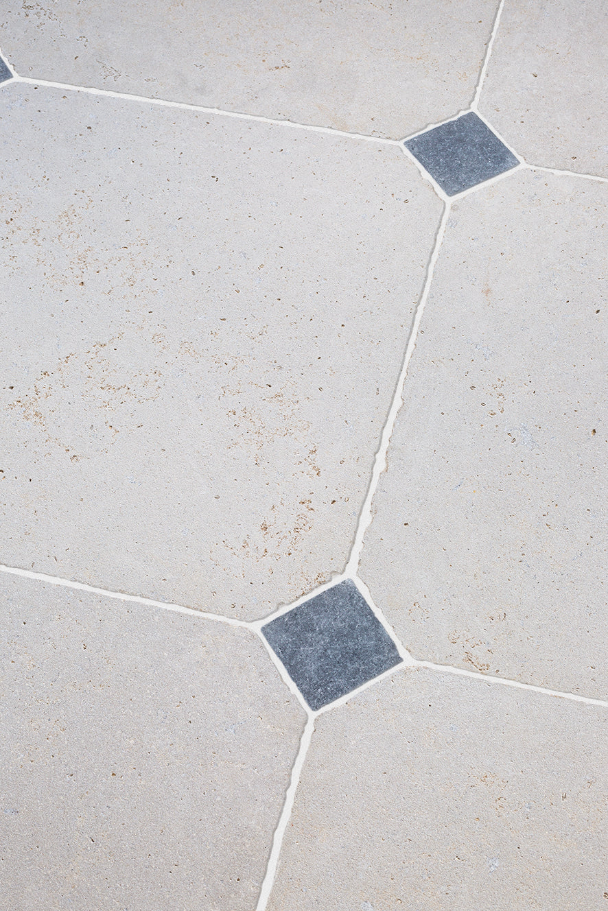 Versailles Manoir Cabochon Limestone Tiles - Image 11