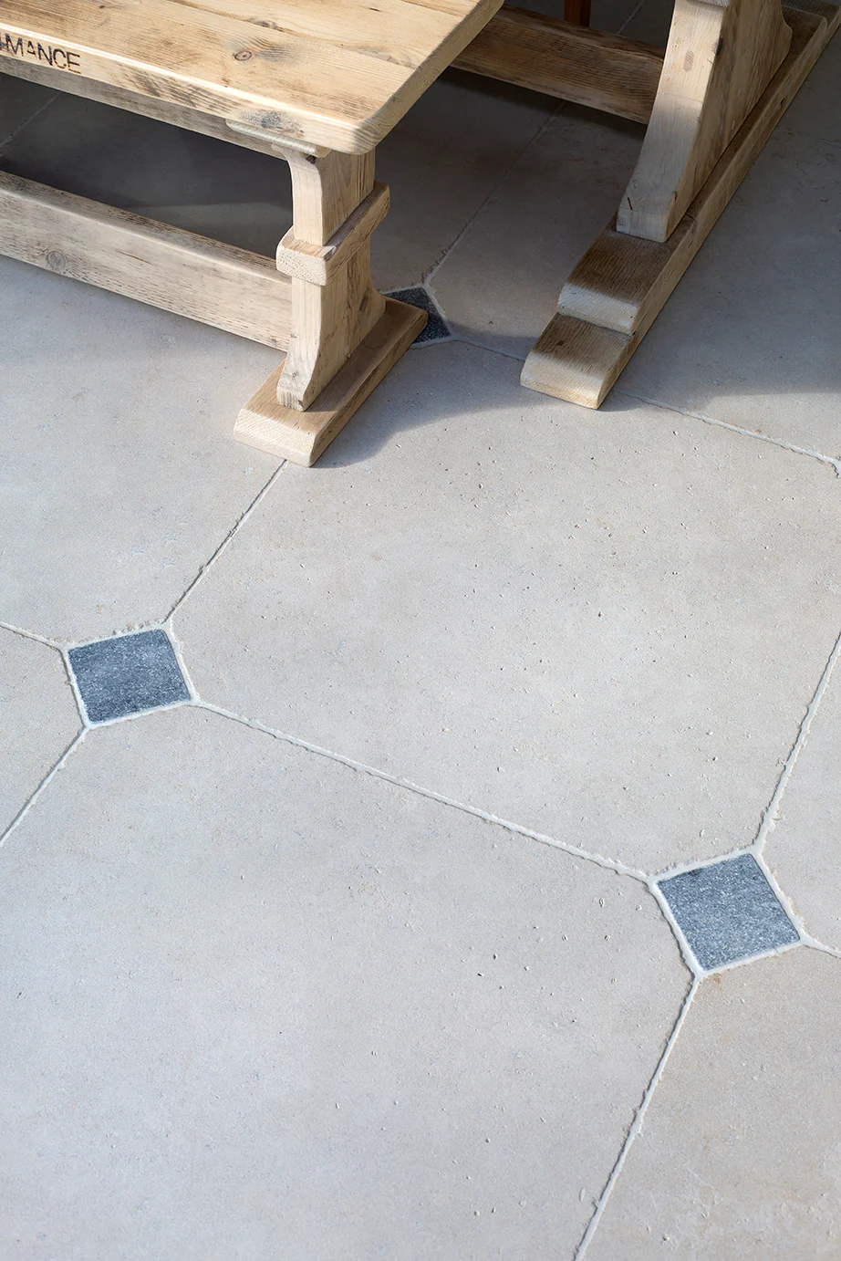 Versailles Manoir Cabochon Limestone Tiles - Image 9