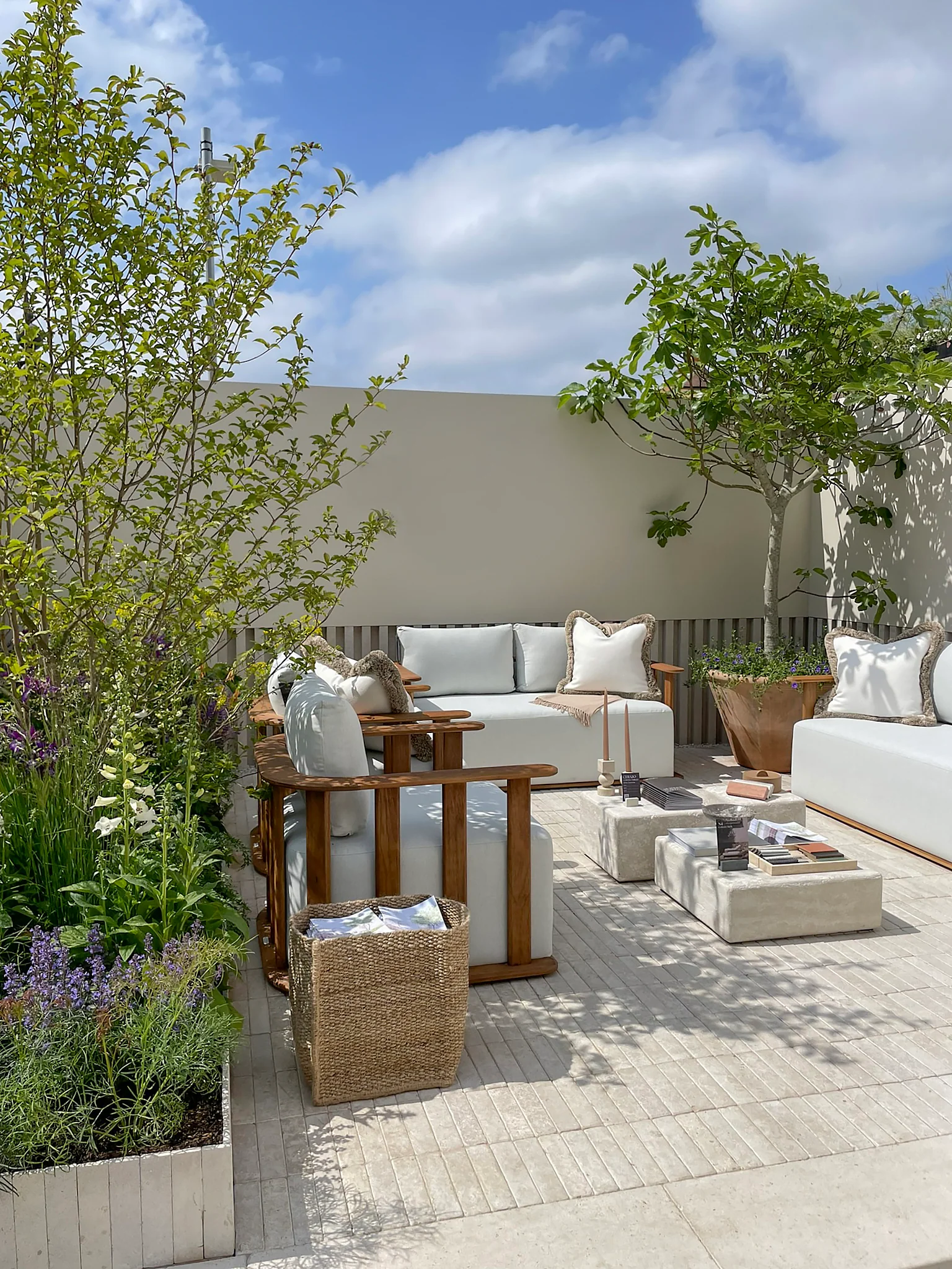 Versailles Softly Aged Herringbone Paving Cobbles - Image 5