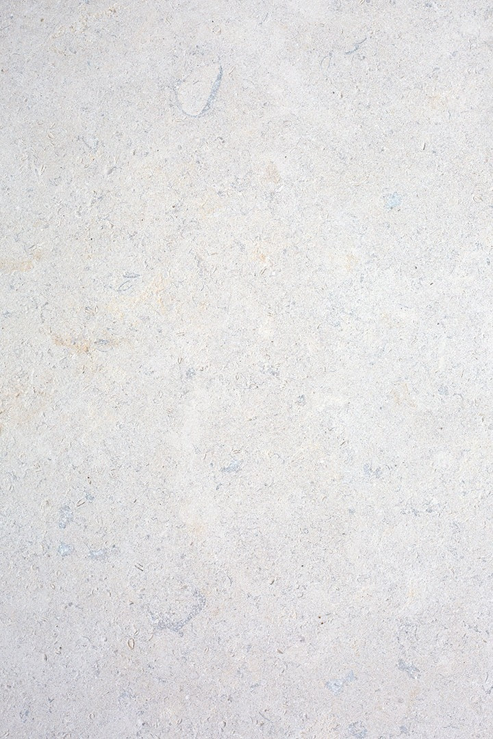 Versailles Softly Aged Limestone Paving - Image 11