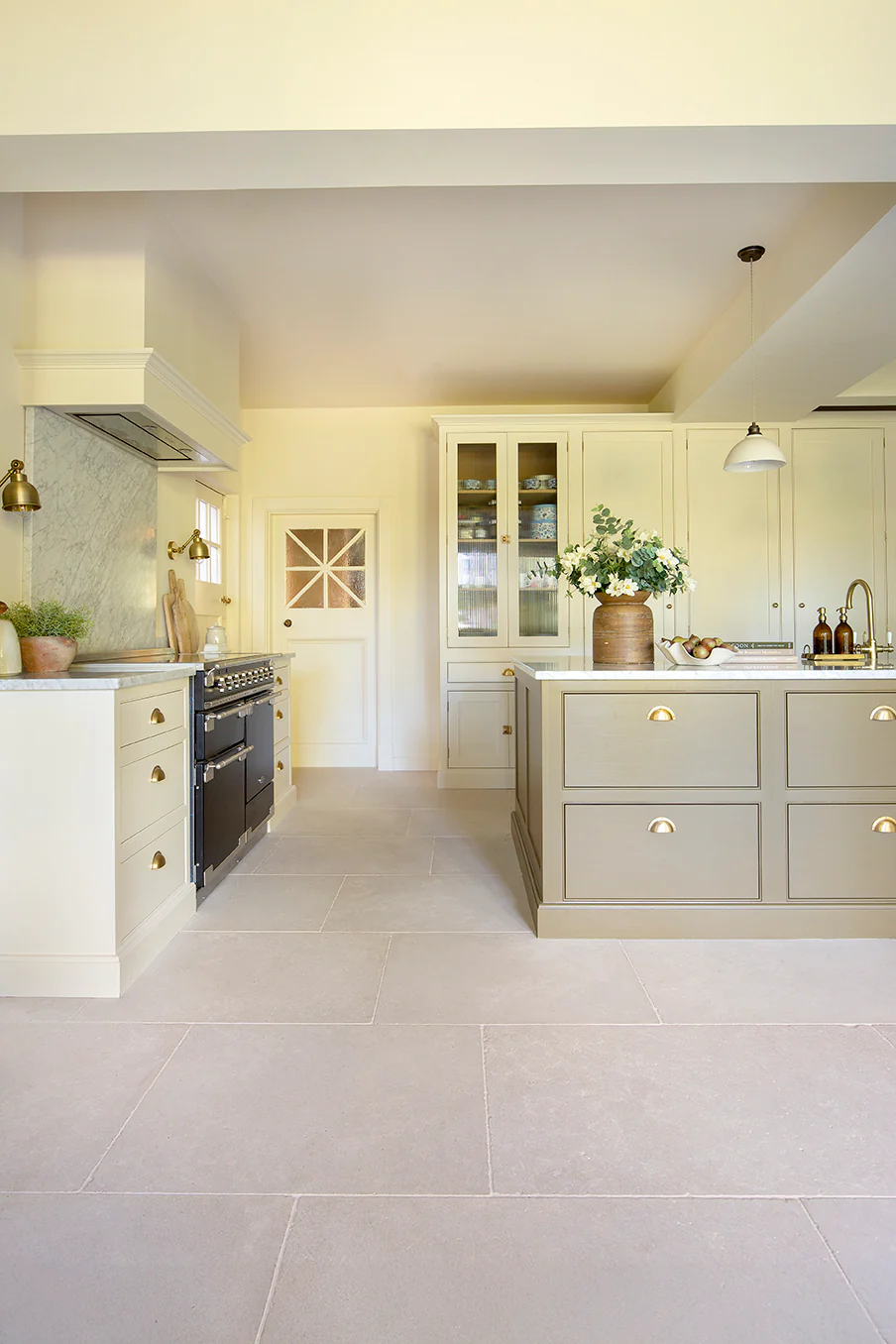 Versailles Softly Aged Limestone Tiles - Image 10