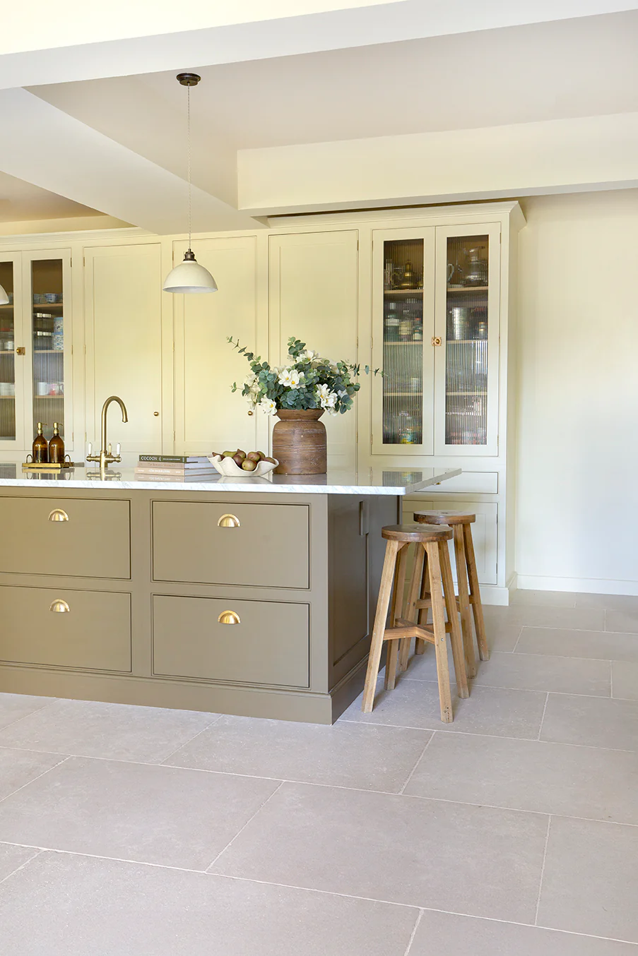 Versailles Softly Aged Limestone Tiles - Image 12