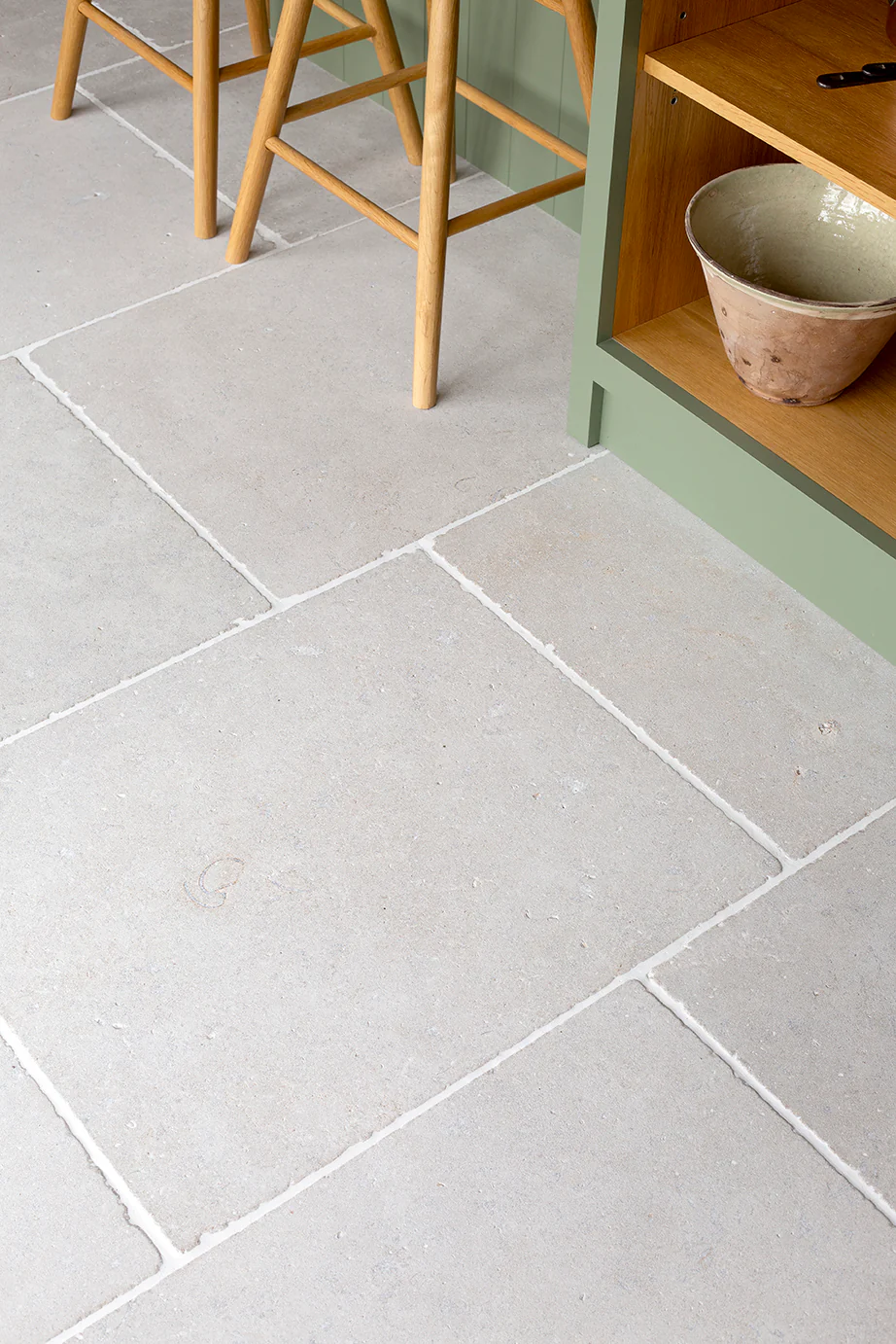 Versailles Softly Aged Limestone Tiles - Image 16