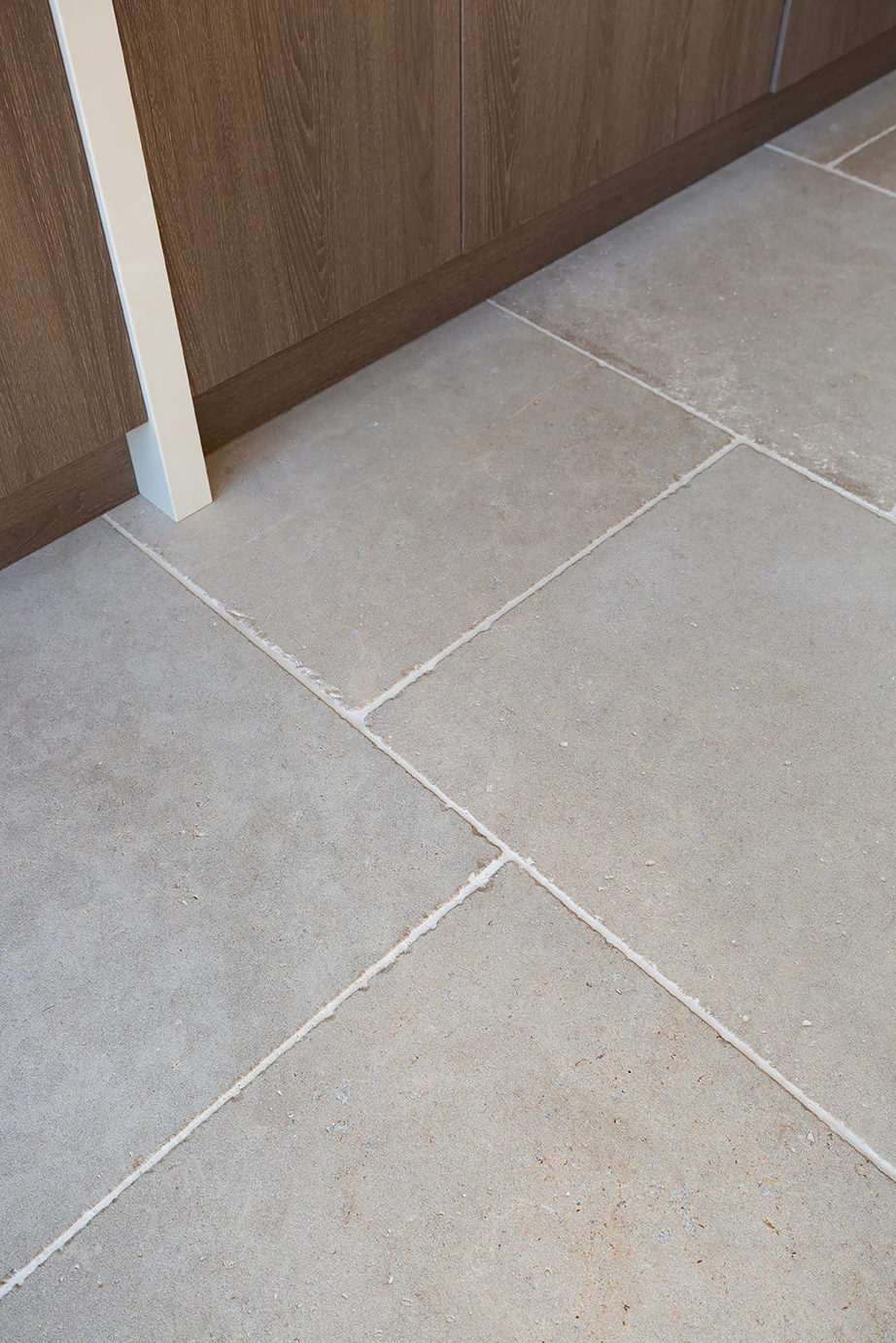 Versailles Softly Aged Limestone Tiles - Image 17