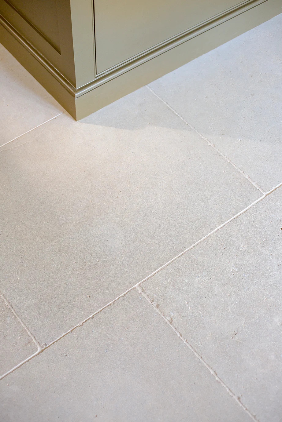Versailles Softly Aged Limestone Tiles - Image 18
