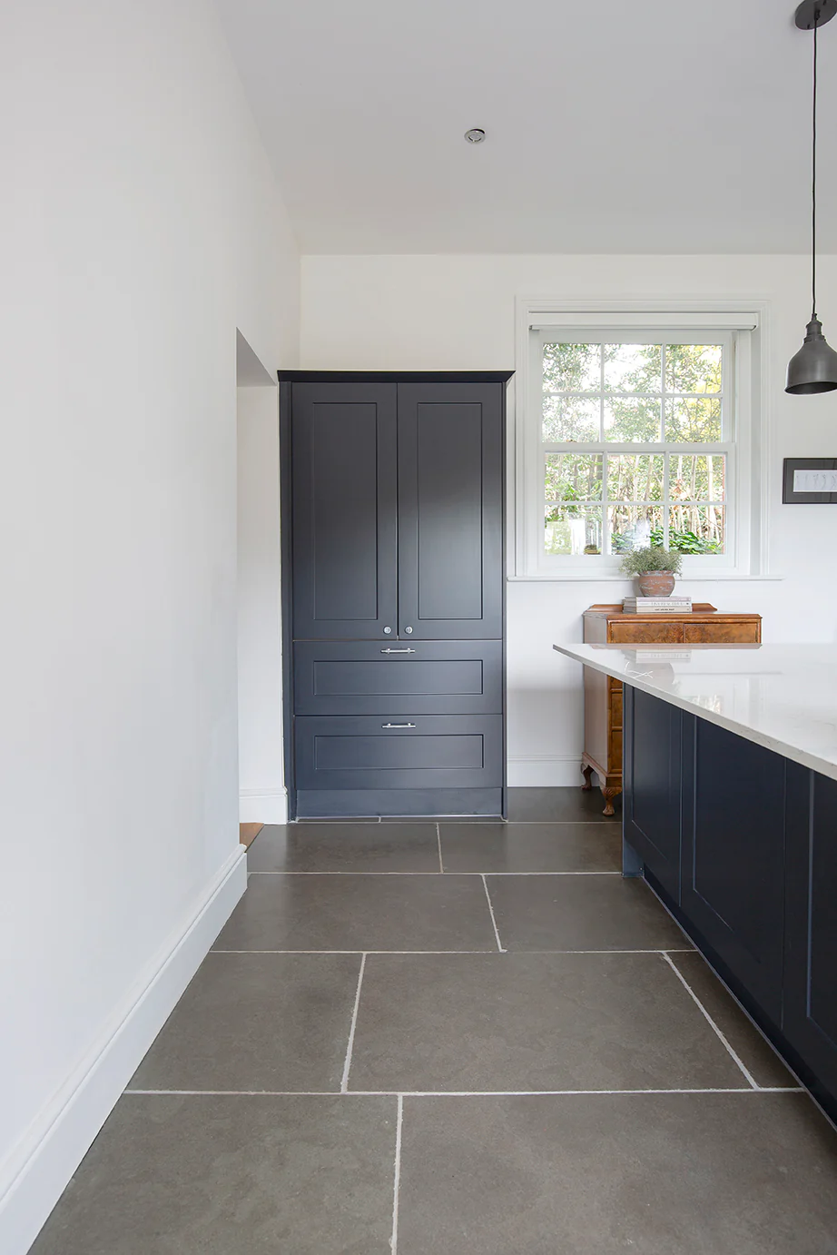 Windsor Grey Tumbled Limestone Tiles - Image 3