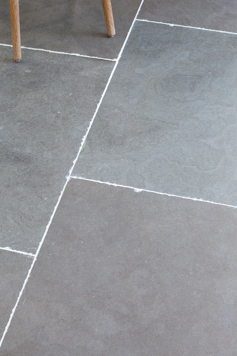 Windsor Grey Tumbled Limestone Tiles - Image 7