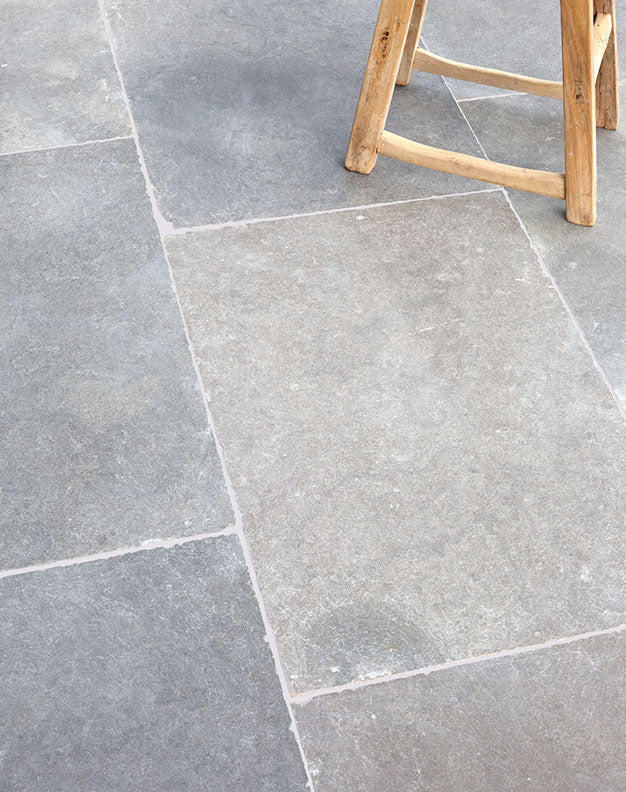 Windsor Grey Tumbled Limestone Tiles - Image 9